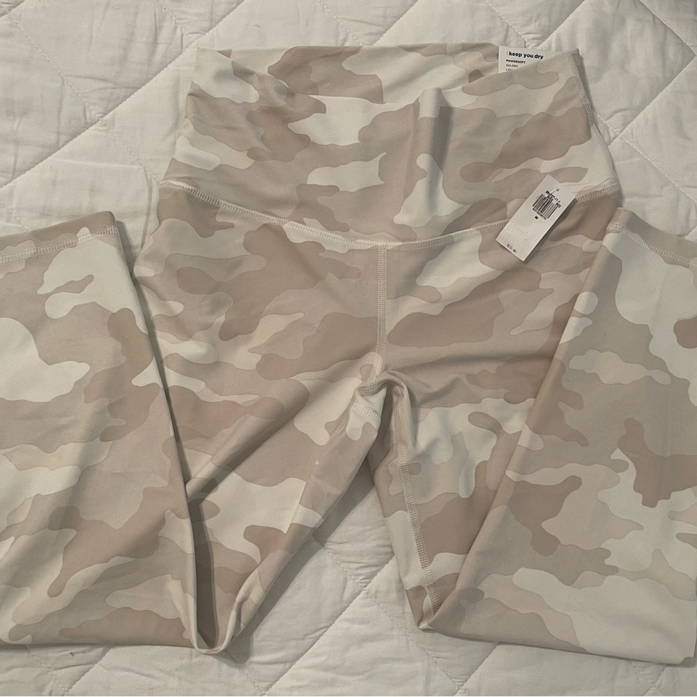 Old Navy Women's Cropped Camouflage Leggings